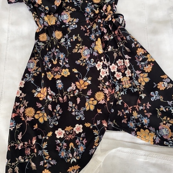One clothing Floral and flirty dress. - Picture 5 of 7
